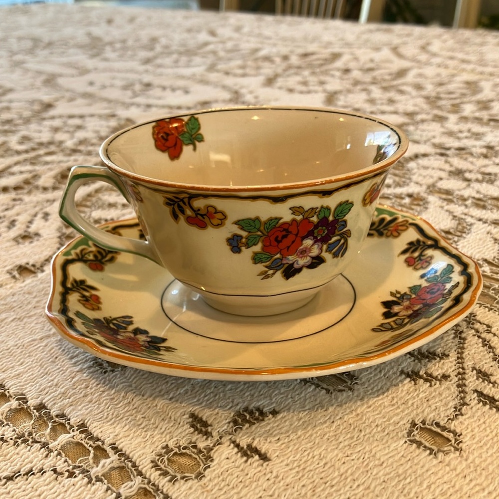 Tea cup & saucer, John Maddock & Sons England, Royal Ivory Coast “Minerva”